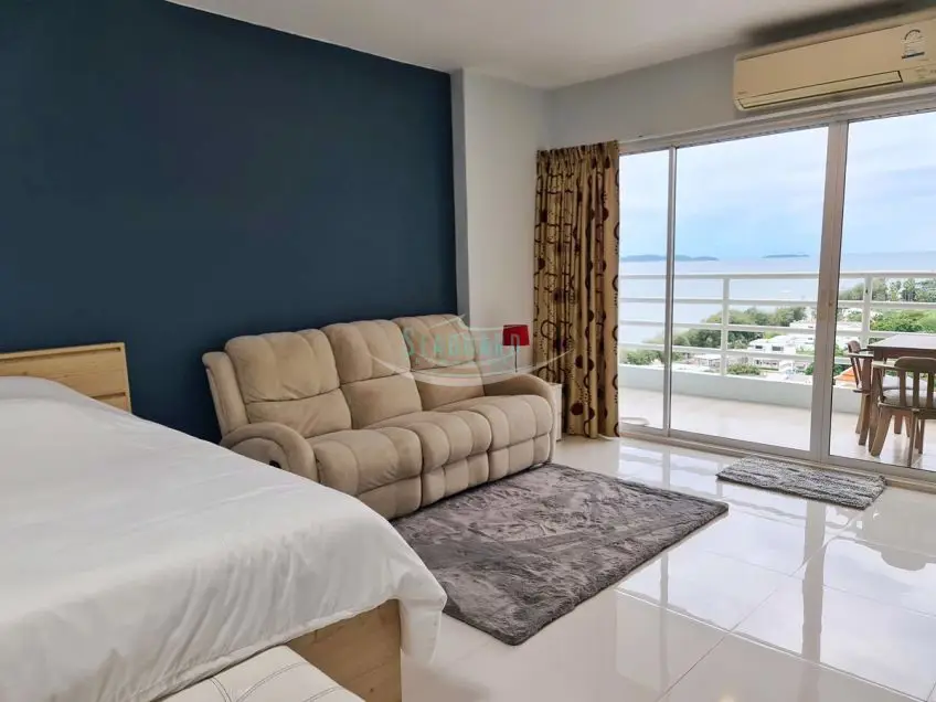 Studio Condo with sea-view balcony Pattaya