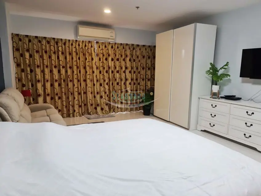 Renting Studio Apartment on the beach Pattaya