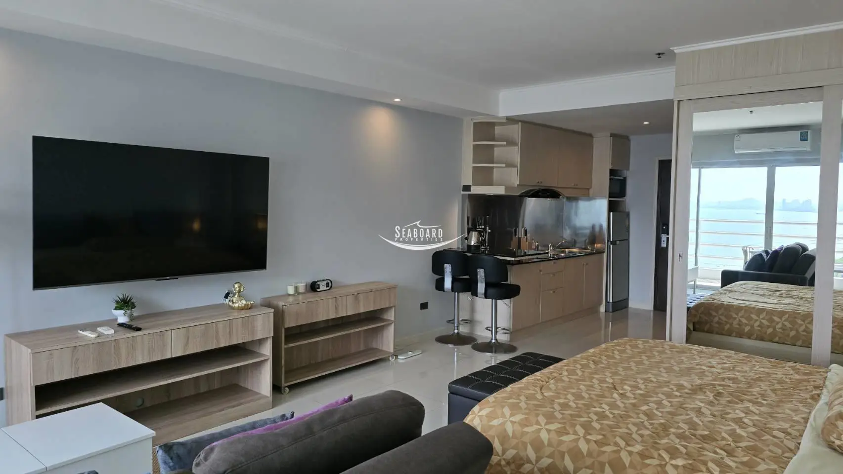 Beachside Condo Pattaya