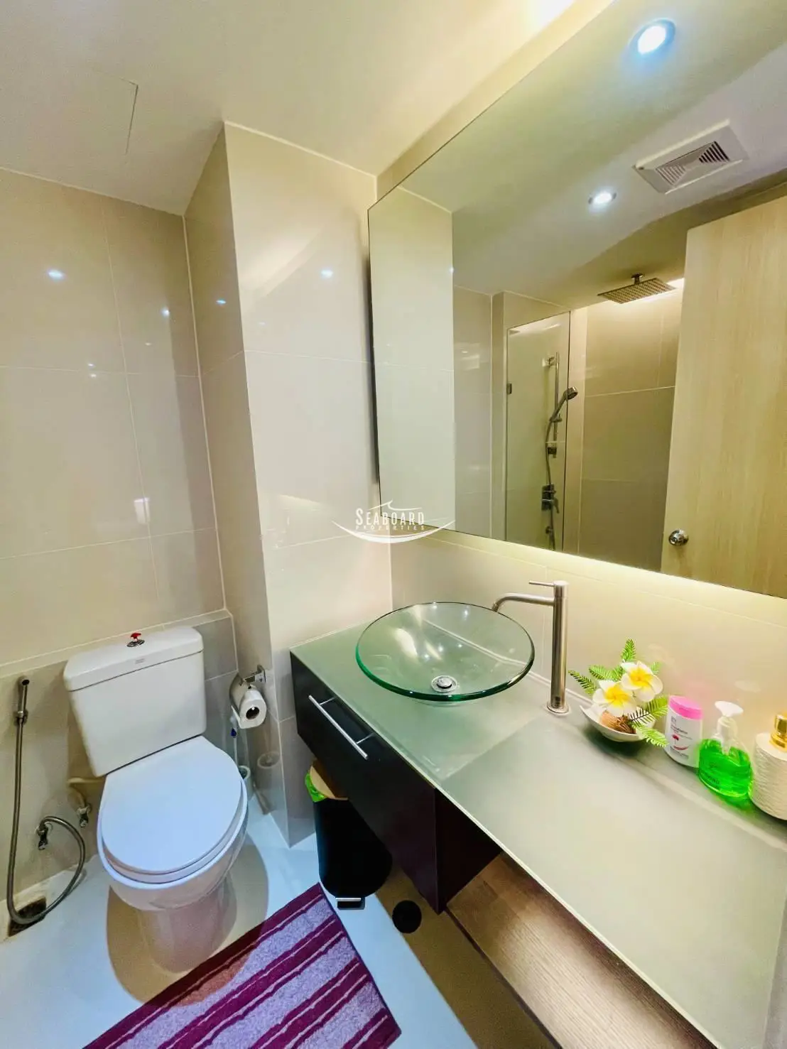 Stylish Bathroom Vanity with Glass Bowl Basin