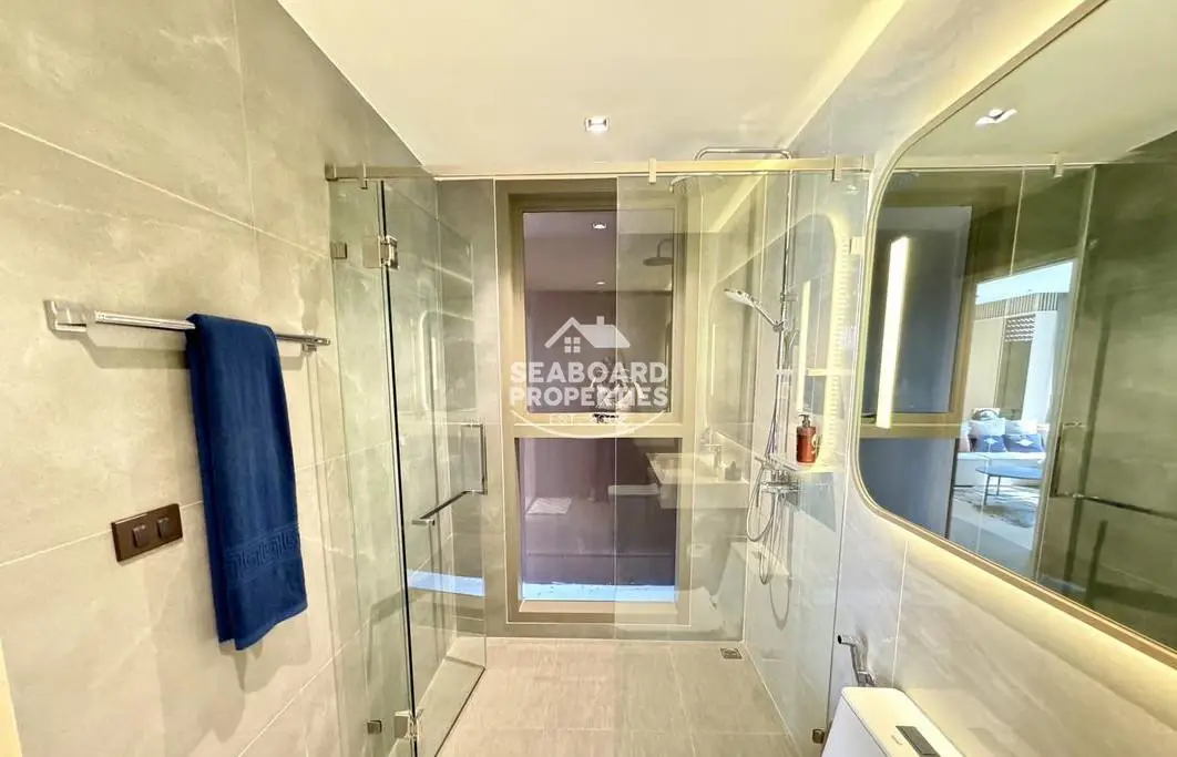 Skypark Lucean Jomtien Elegant Modern Bathroom with Luxury Finishes