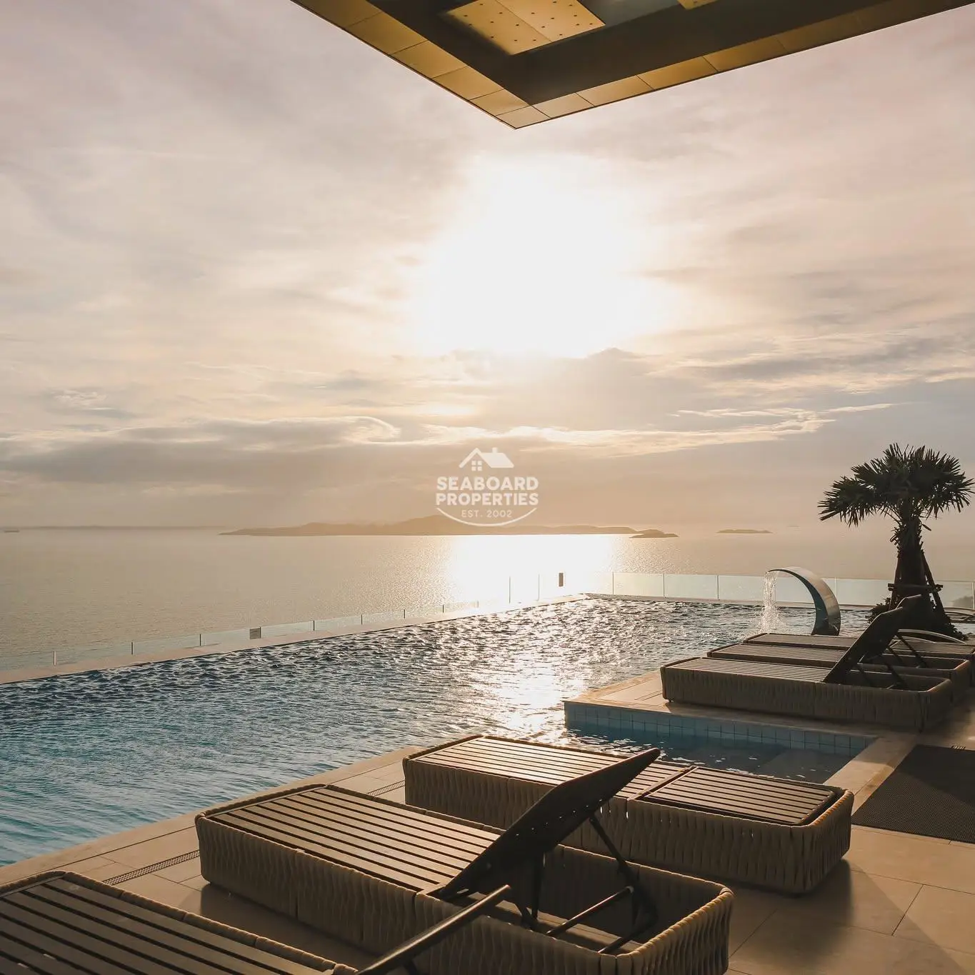 Copacabana Beach Condominium sky infinity pool at sunset