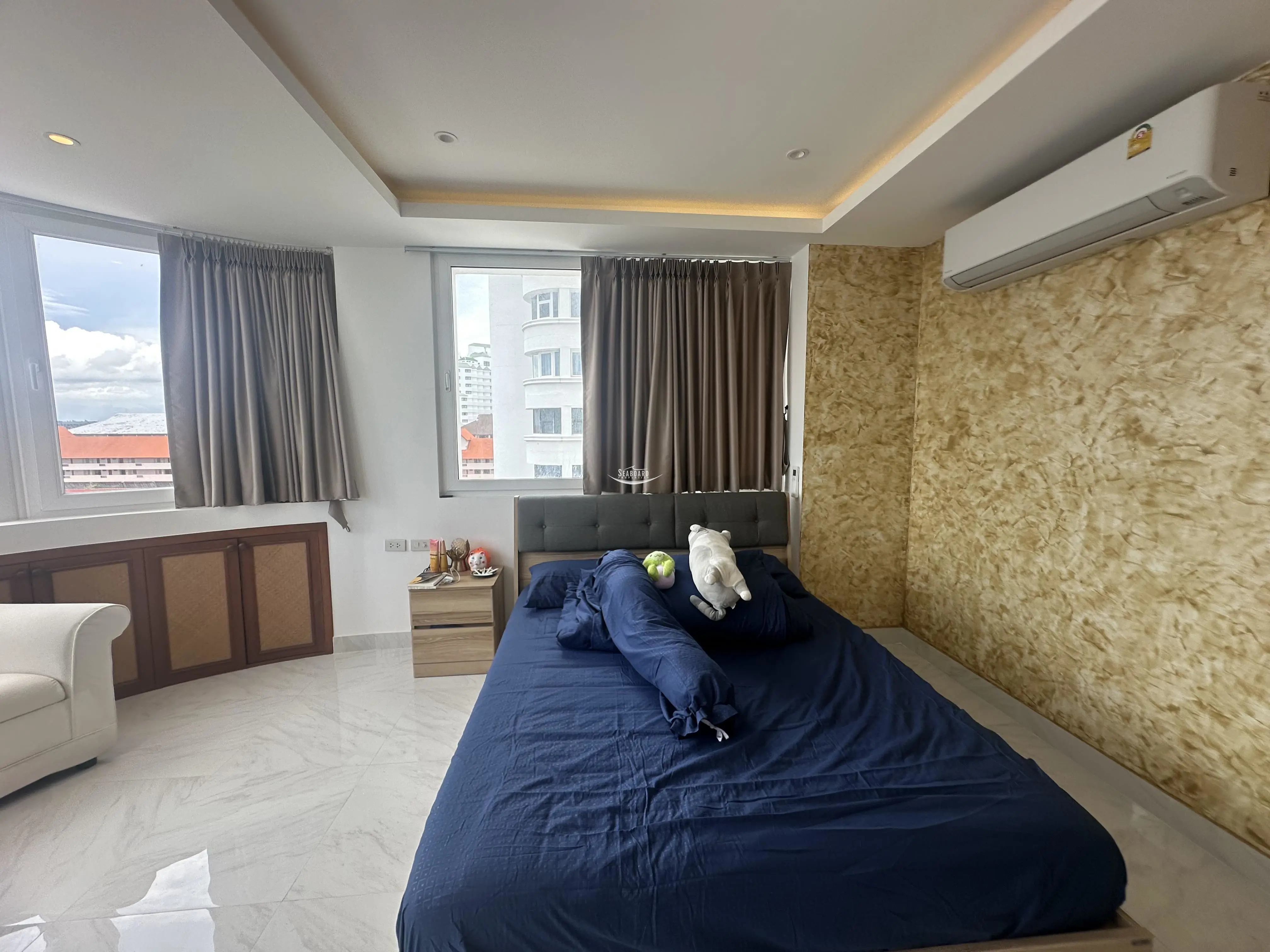 Jomtien Complex Condo Sale