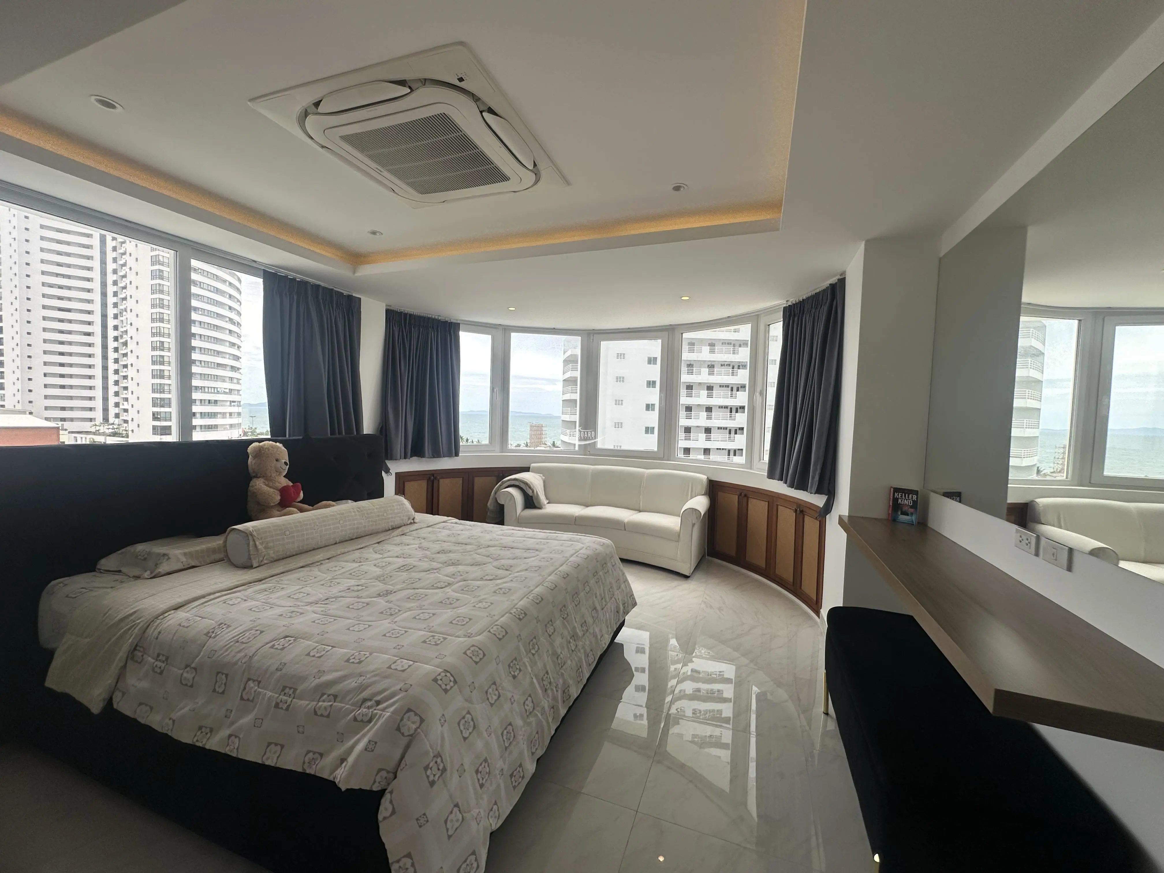 Jomtien Complex Condo Apartment Sale