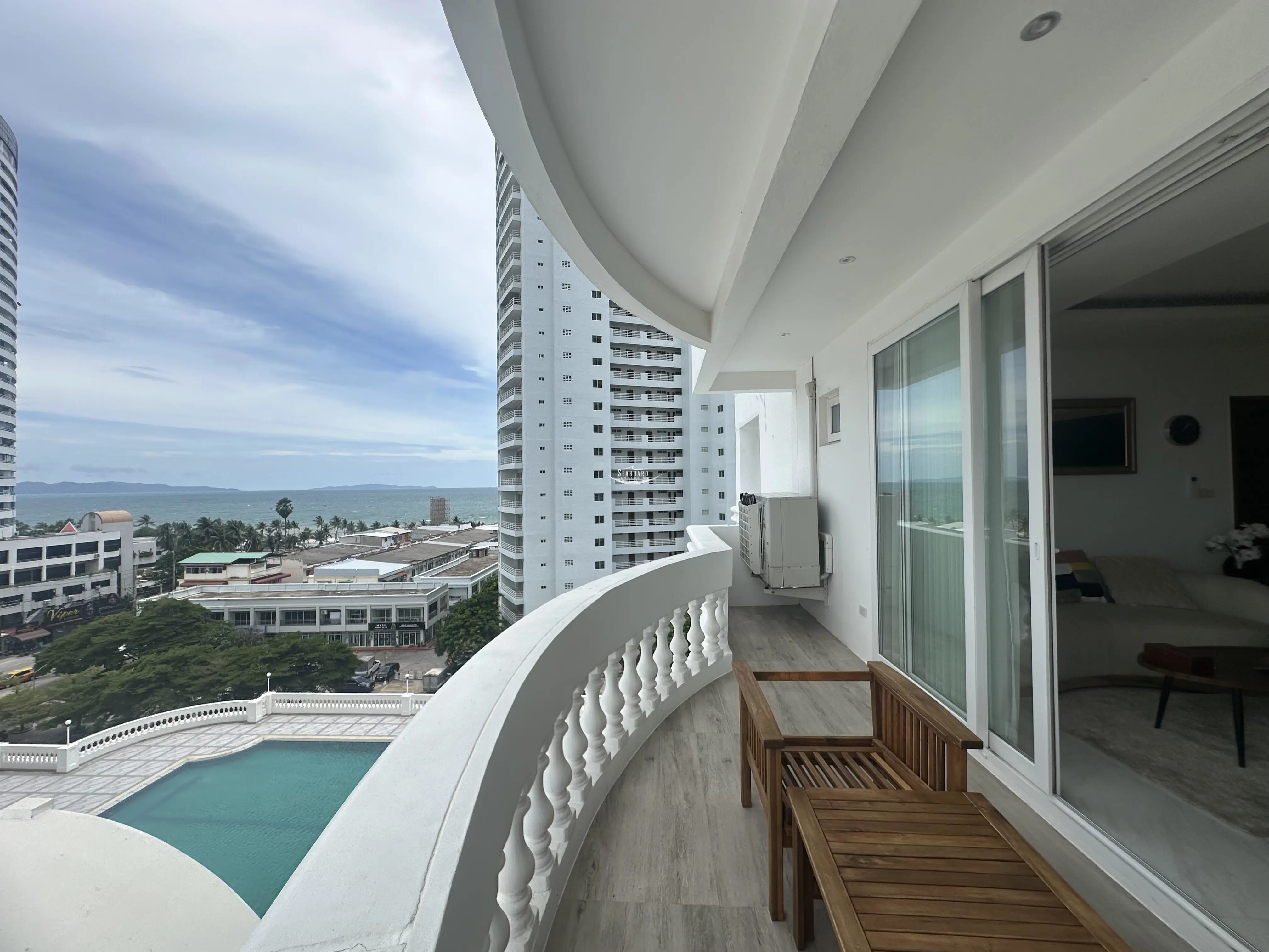 Jomtein Complex Seaview balcony