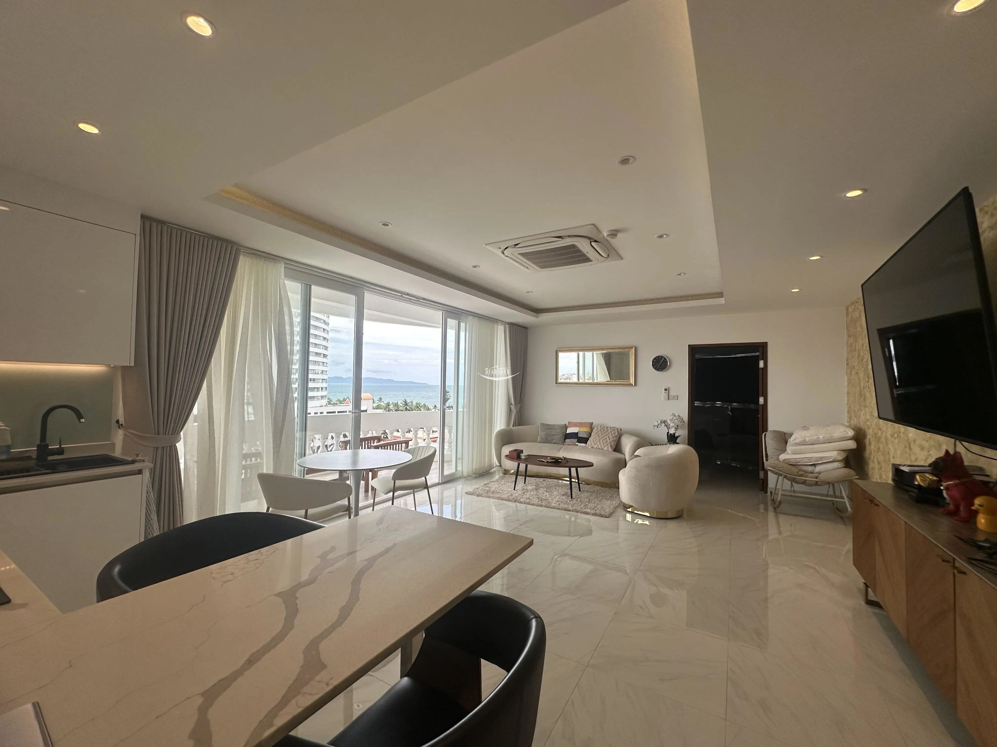 Jomtien Complex Living room
