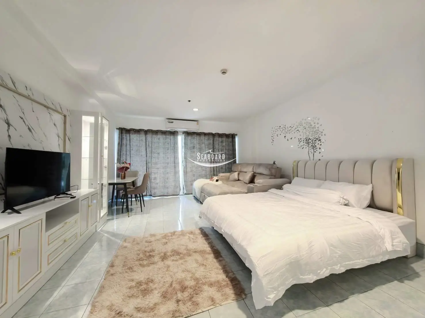 Modern Studio Layout & Comfortable Bed