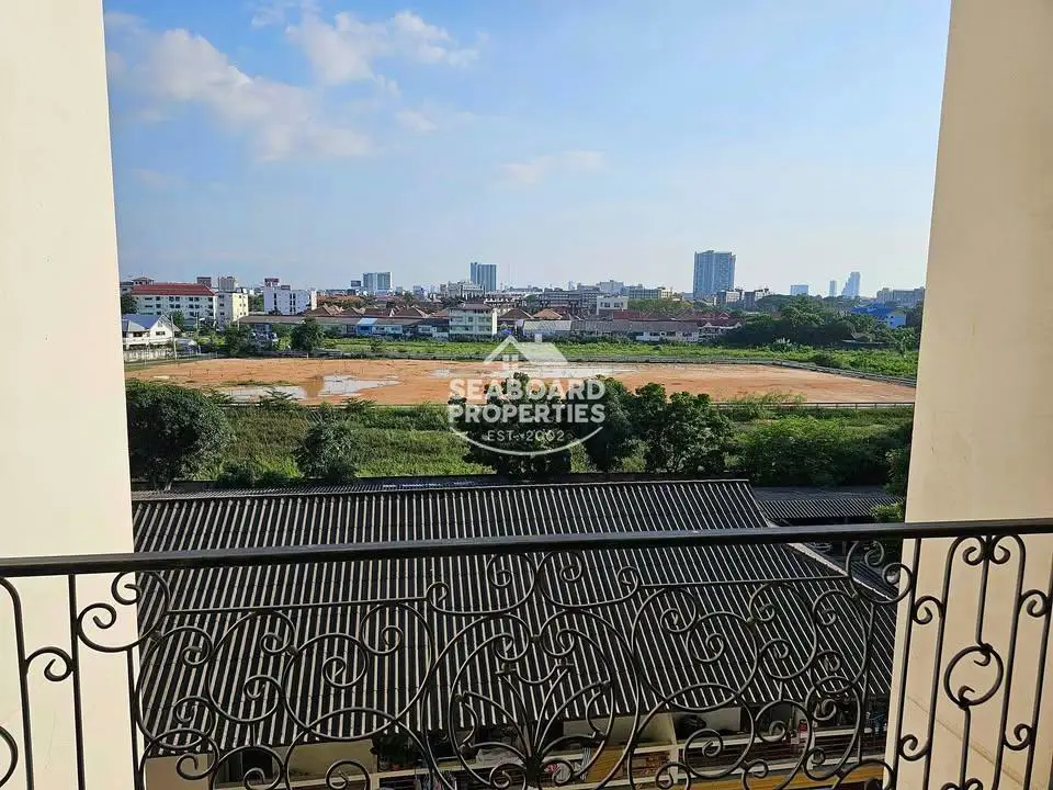 LK Legend Private Balcony and Scenic View