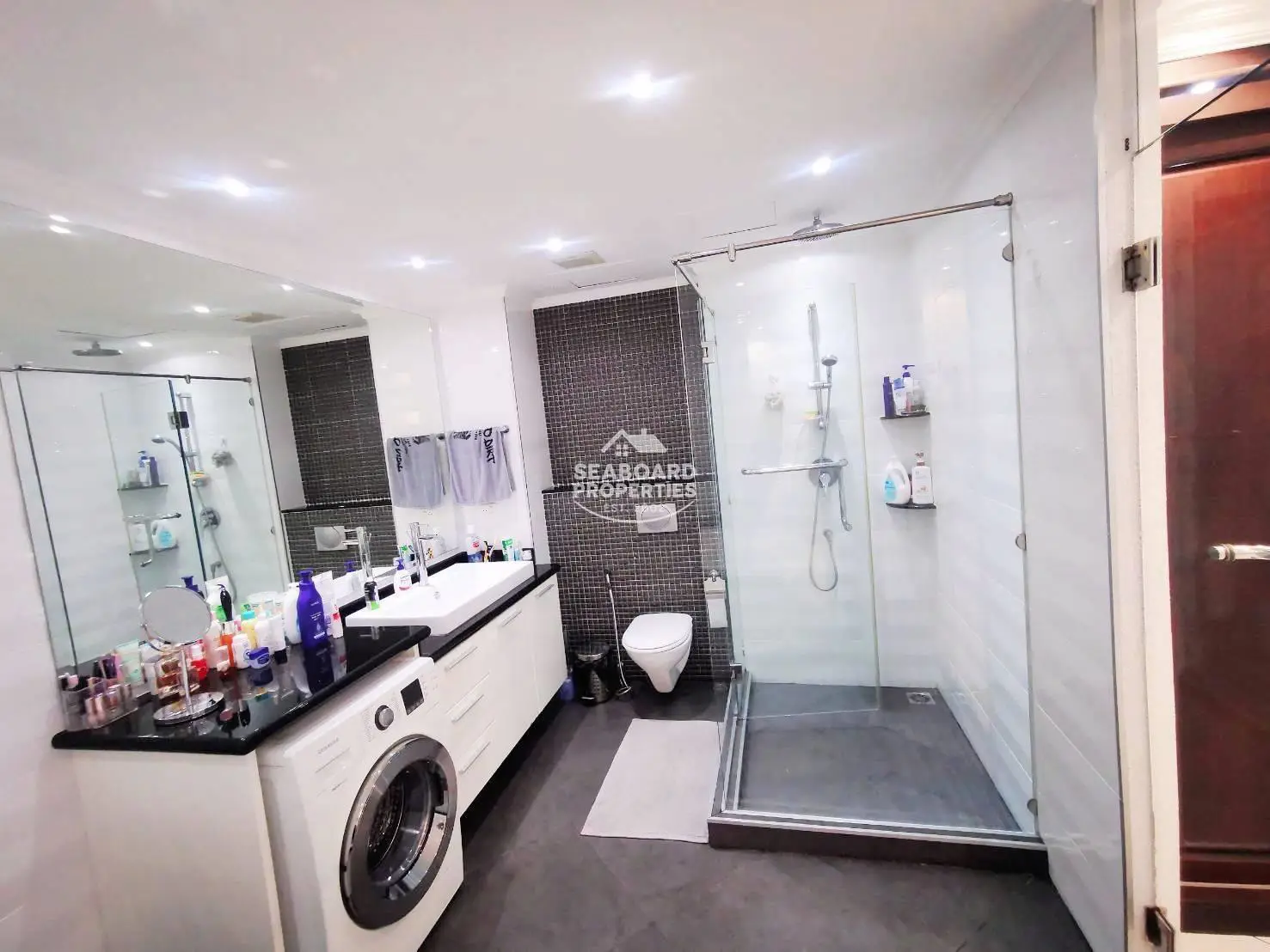 Master Bathroom with Jacuzzi View Talay 6 Pattaya Condo
