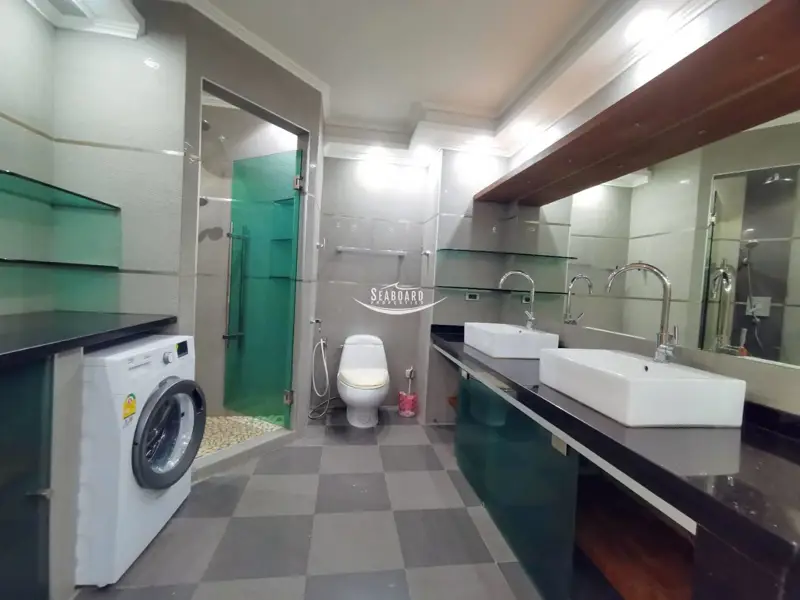 View Talay 6 Condo Bathroom with washing machine