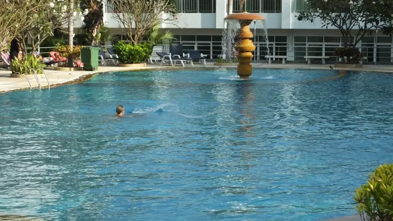 View Talay 7 Condo swimming pool large