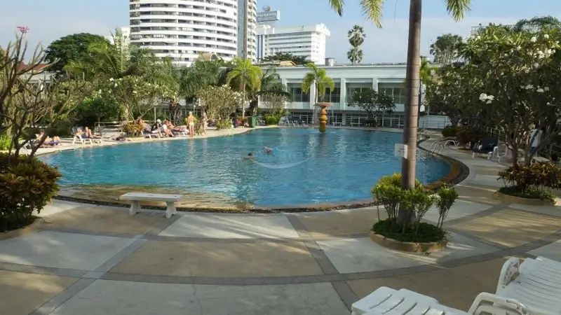 Swimming pool of Viewtalay 7 Condominium