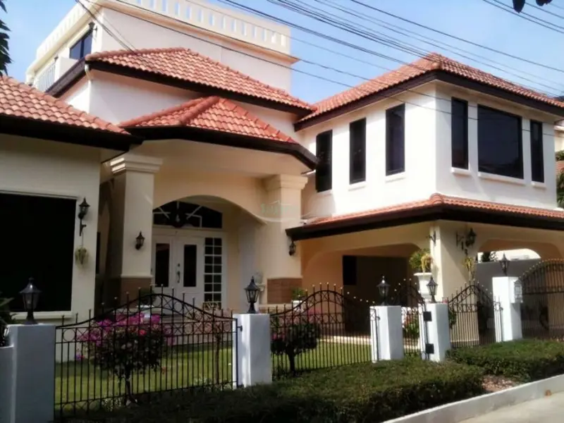 Paradise Villas House with Pool for Rent in East Pattaya