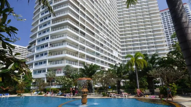 Swimming pool of Viewtalay 7 Condominium