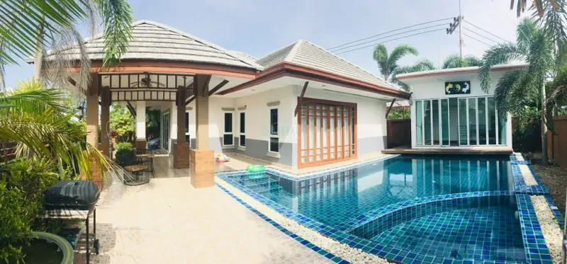 Baan Dusit Park 3 House with Pool for Sale in Huay Yai