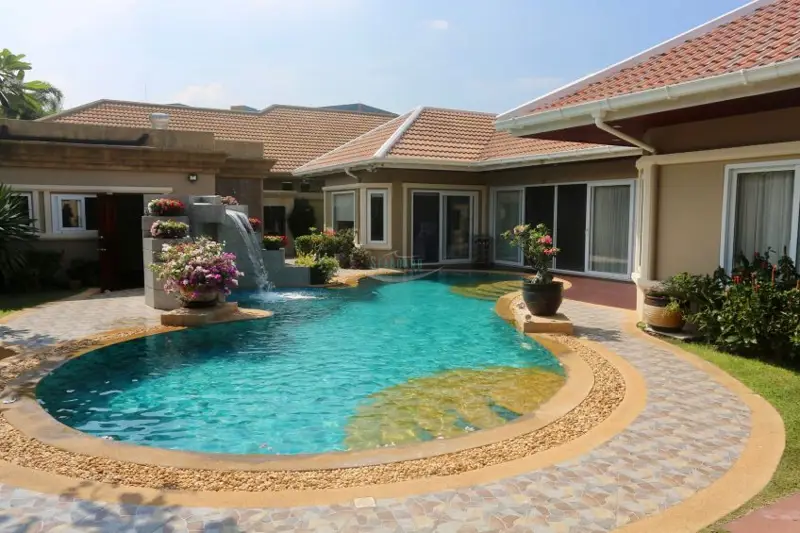 Jomtien Park Villa House with private pool for Rent in Jomtien