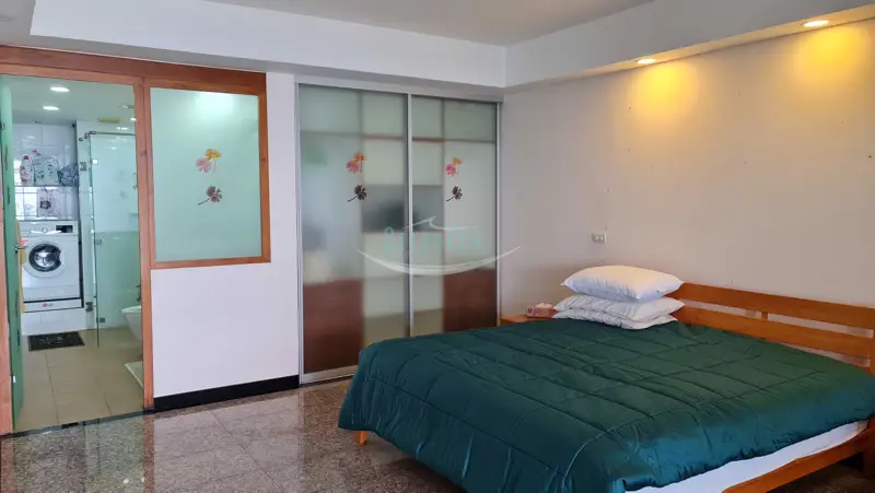 Jomtien Beach Beachfront Condo Plaza Sale