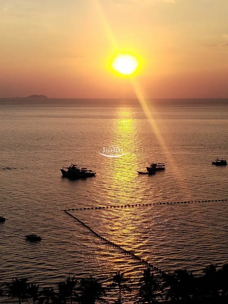 Jomtien Plaza Condotel Beachfront 