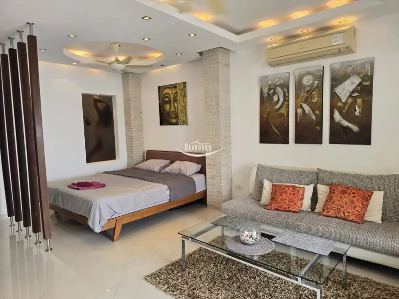 Studio Condo with sea-view balcony Pattaya