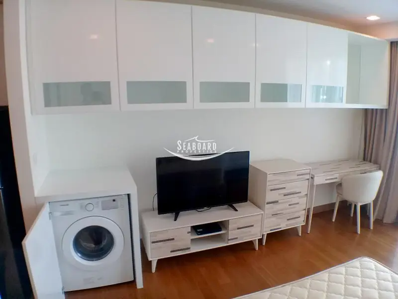 Modern - Living Room 