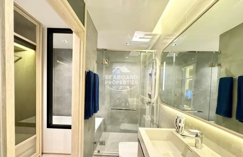 Skypark Lucean Jomtien Private En-suite Bathroom and Walk-in Shower