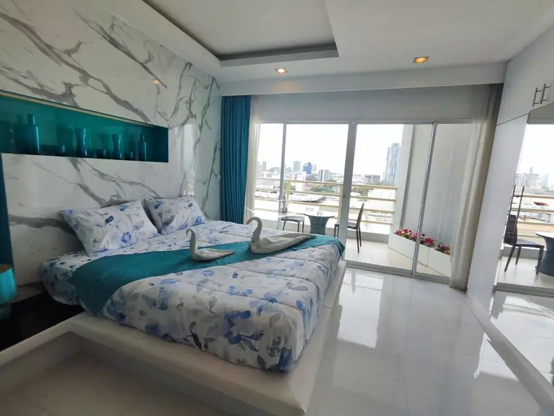 Spacious room with a cozy atmosphere