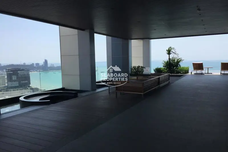 Centric Sea Condominium for Rent in Central Pattaya City - Sky Pool Terrace and Outdoor Lounge