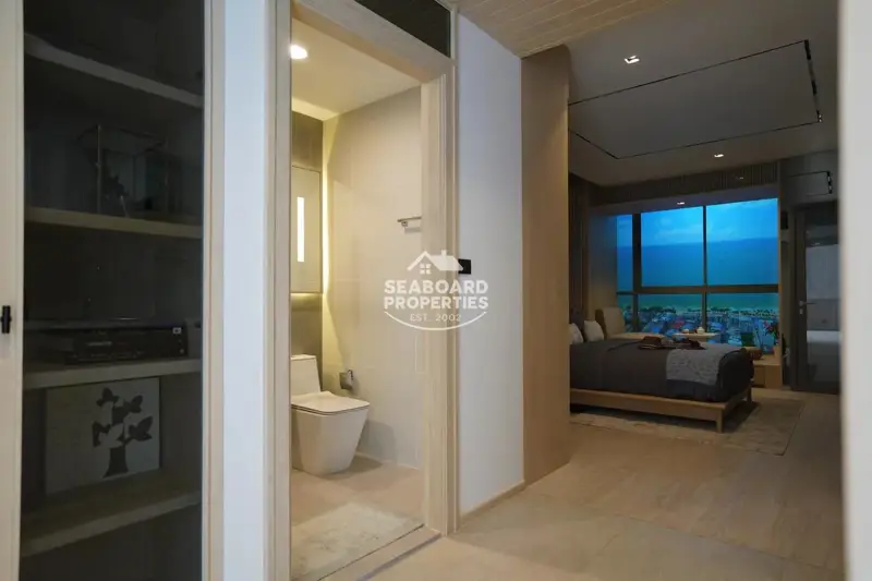 Skypark Lucean Modern Living Area & Private Entrance