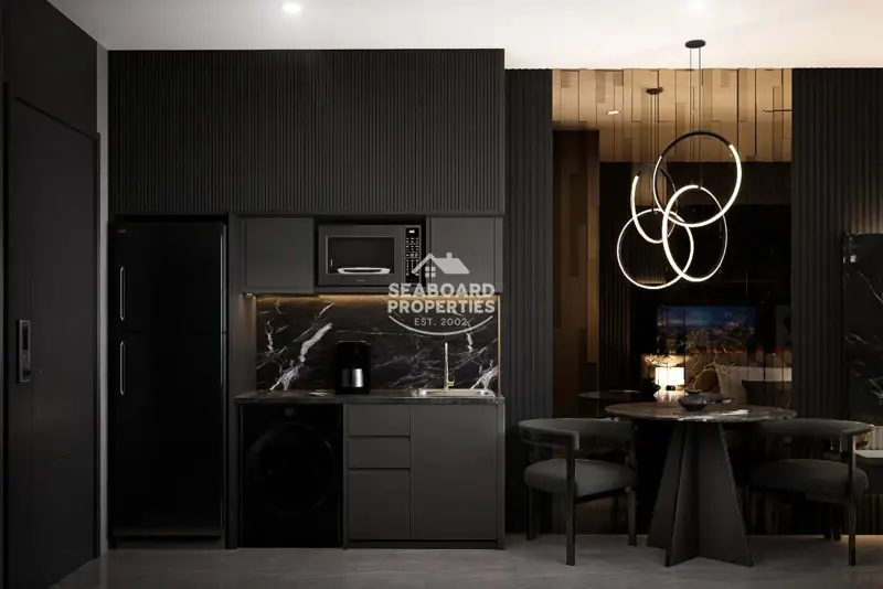 Grand Bay View Central Pattaya - Studio Entrance & Modern Kitchenette