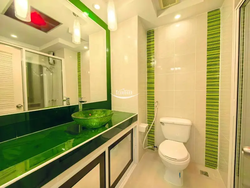 Clean and Elegant Bathroom Design