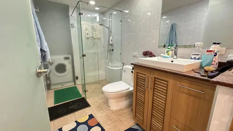 Modern Bathroom at Jomtien Plaza Condotel, Pattaya