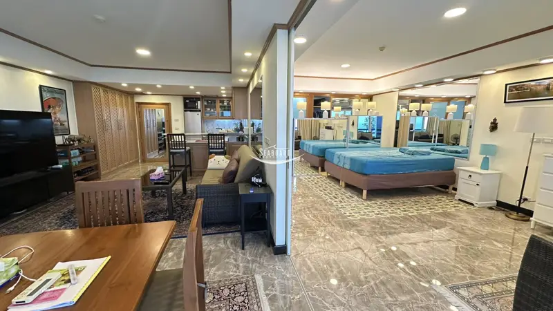 Spacious Apartment at Jomtien Plaza Condotel Beachfront 