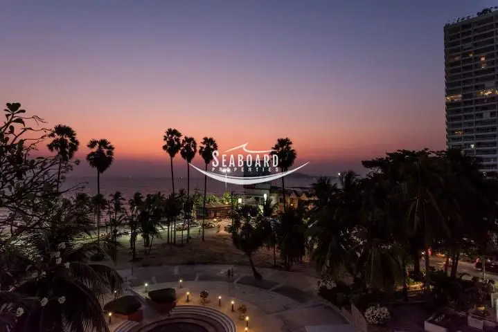 Oceanfront  location at Jomtien Plaza Condotel Beachfront 