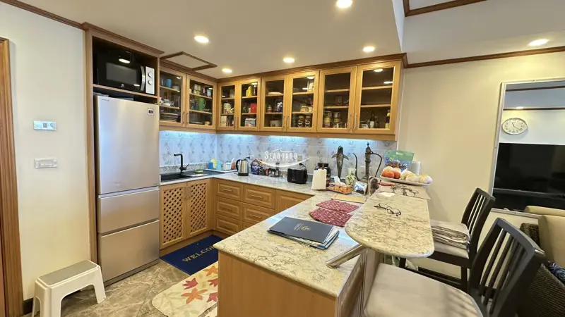 Modern kitchen at Jomtien Plaza Condotel Jomtien Beachfront