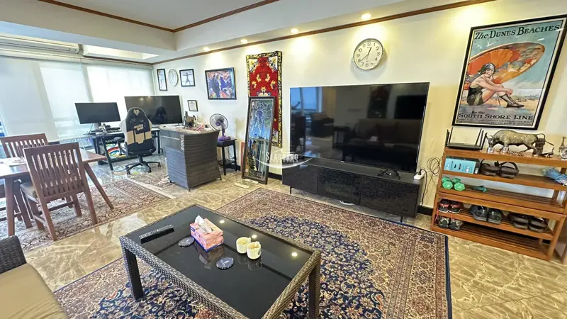 Jomtien Plaza Condotel Beachfront 