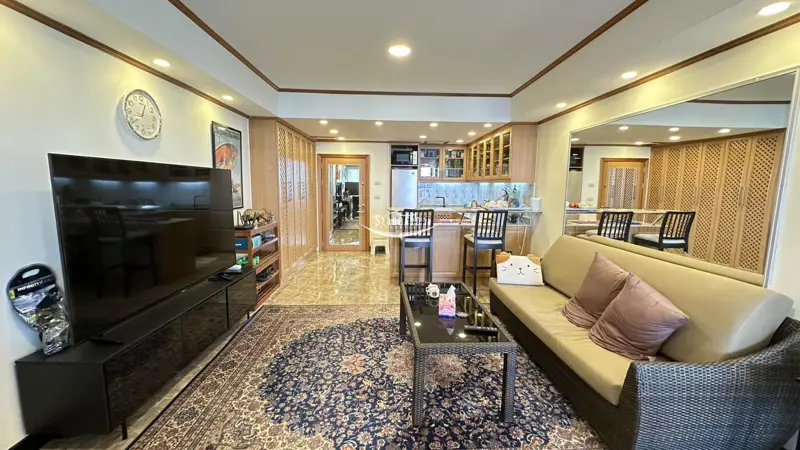 Jomtien Plaza Condotel Beachfront 