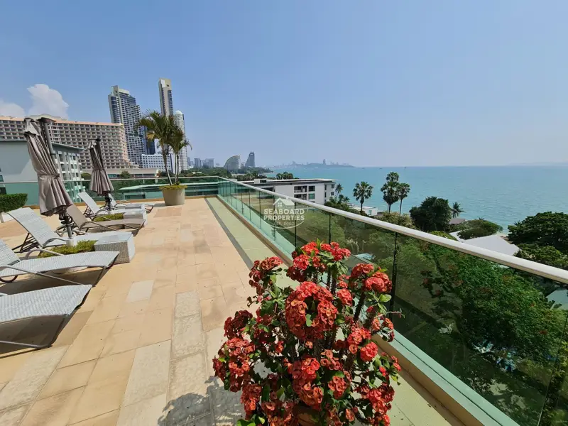 Laguna Heights Beachfront Condominium - Rooftop Garden & Outdoor Relaxation Area