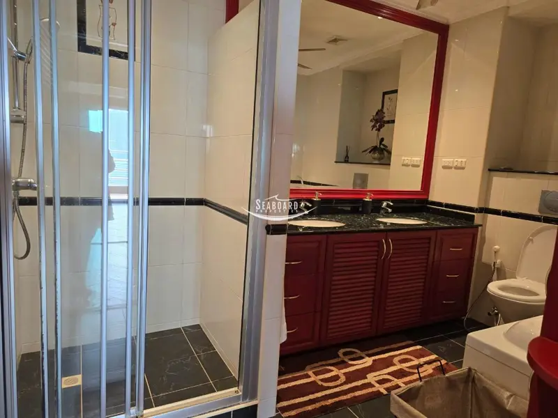 Nice bathroom in View Talay Condo 7