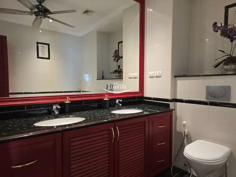 Nice bathroom in View Talay Condo 7