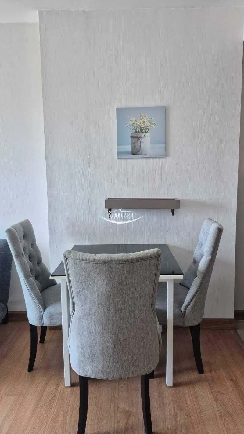 Stylish Private Dining Set & Contemporary Home Decor