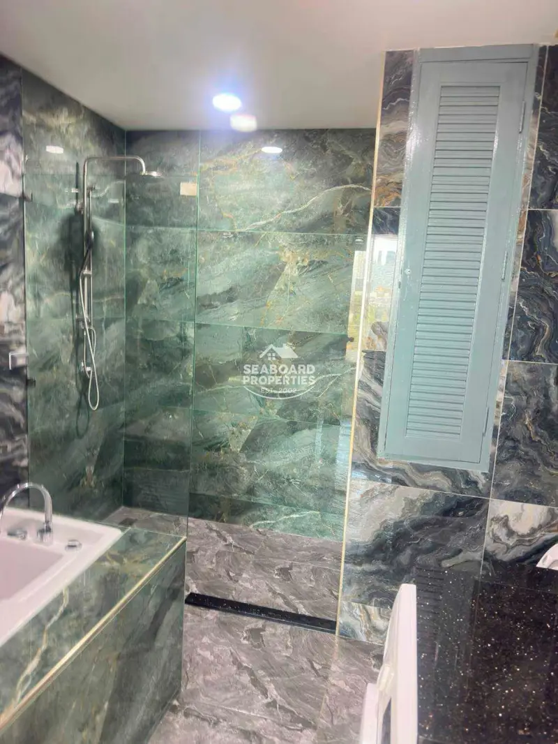 Musselena Condominium - Modern Bathroom