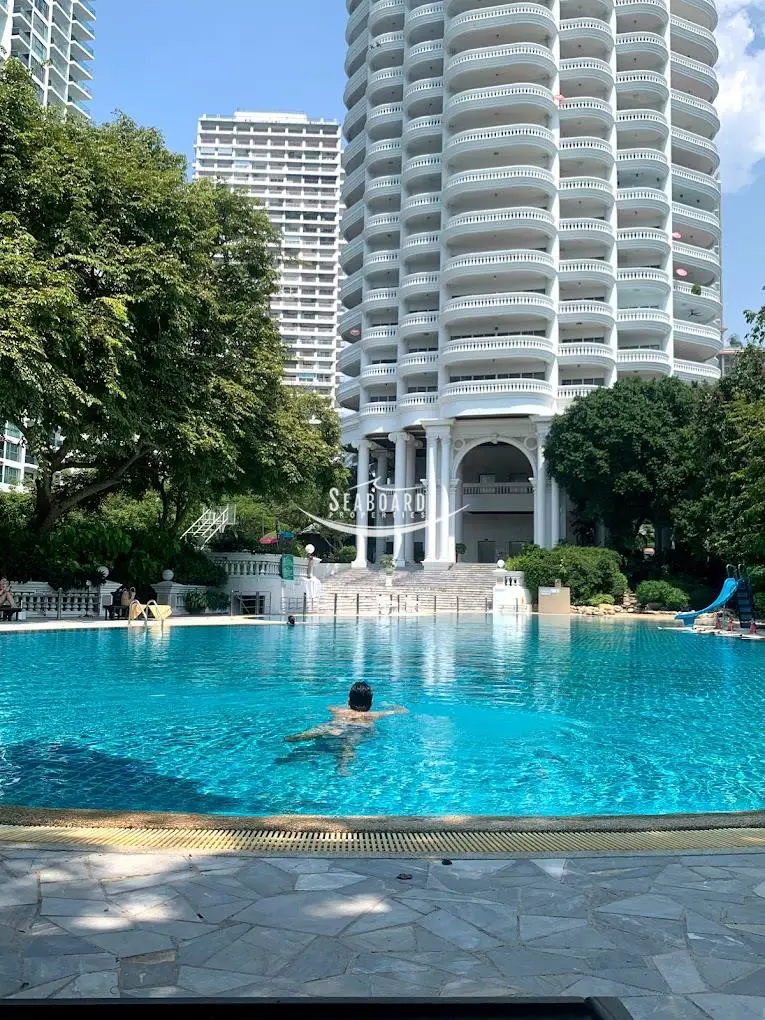 Parch Beach Condo swimming pool