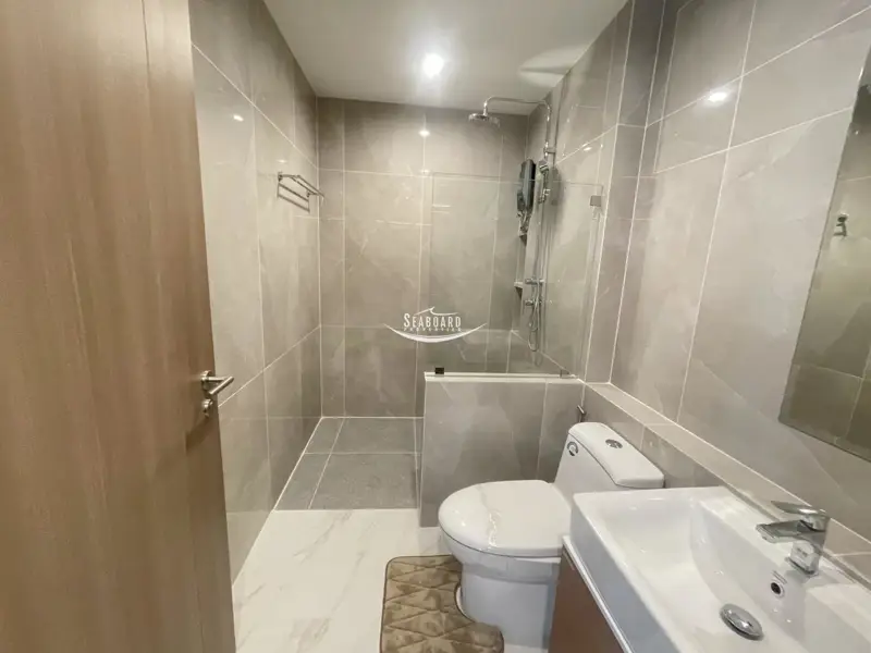 luxury-bathroom-walk-in-shower-jomtien-villa