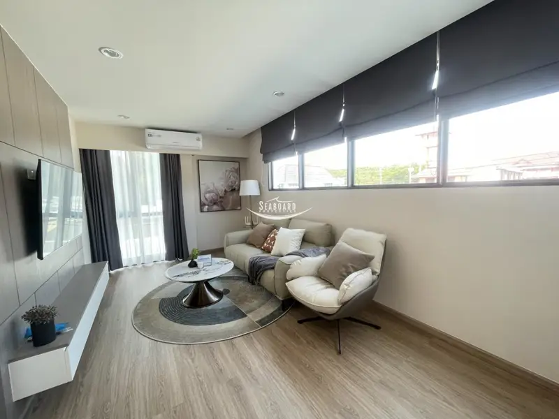 open-plan-lounge-pool-villa-pattaya