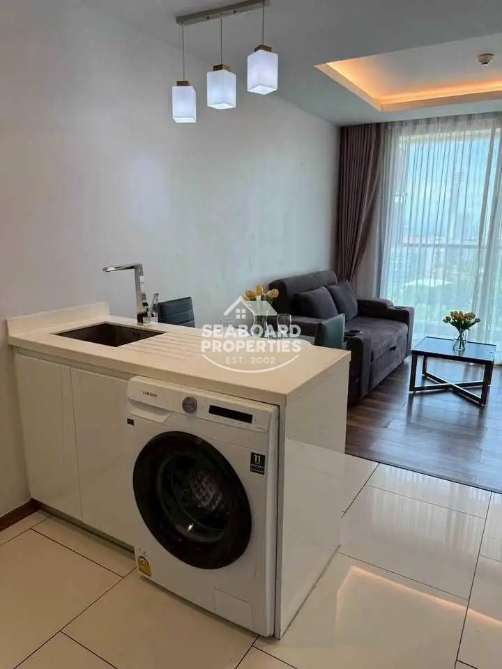 The Peak Towers - Balcony & Laundry