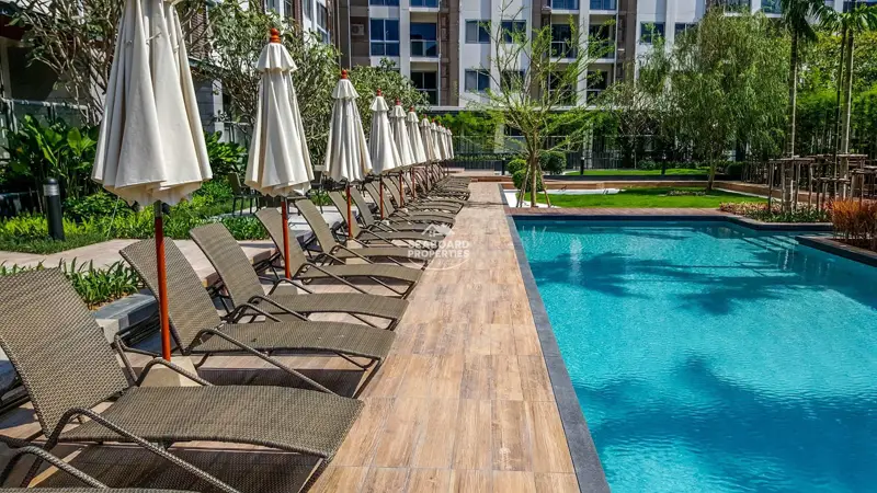 Unixx South Pattaya Large Resort-Style Swimming Pool & Deck