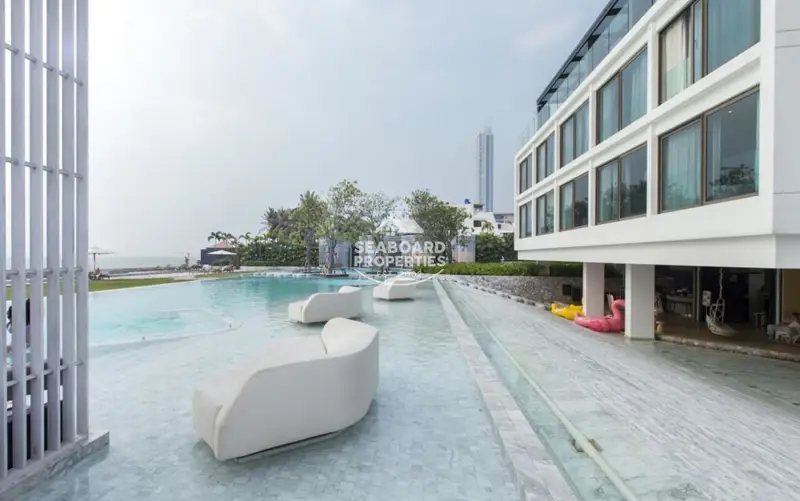 Veranda Residence Condominium for rent in Na Jomtien Pattaya - Luxury Building Exterior and Swimming Pool