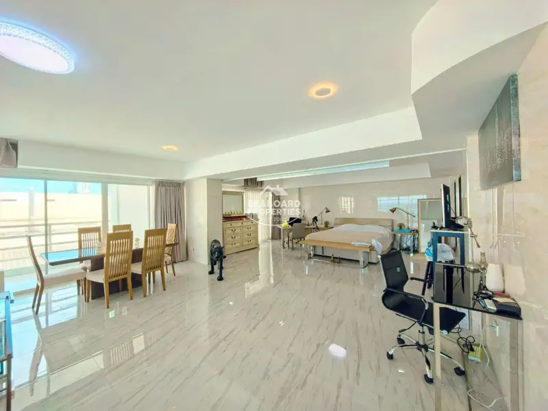 View Talay 6 Corner Apartment Bright Living Room & Ocean View