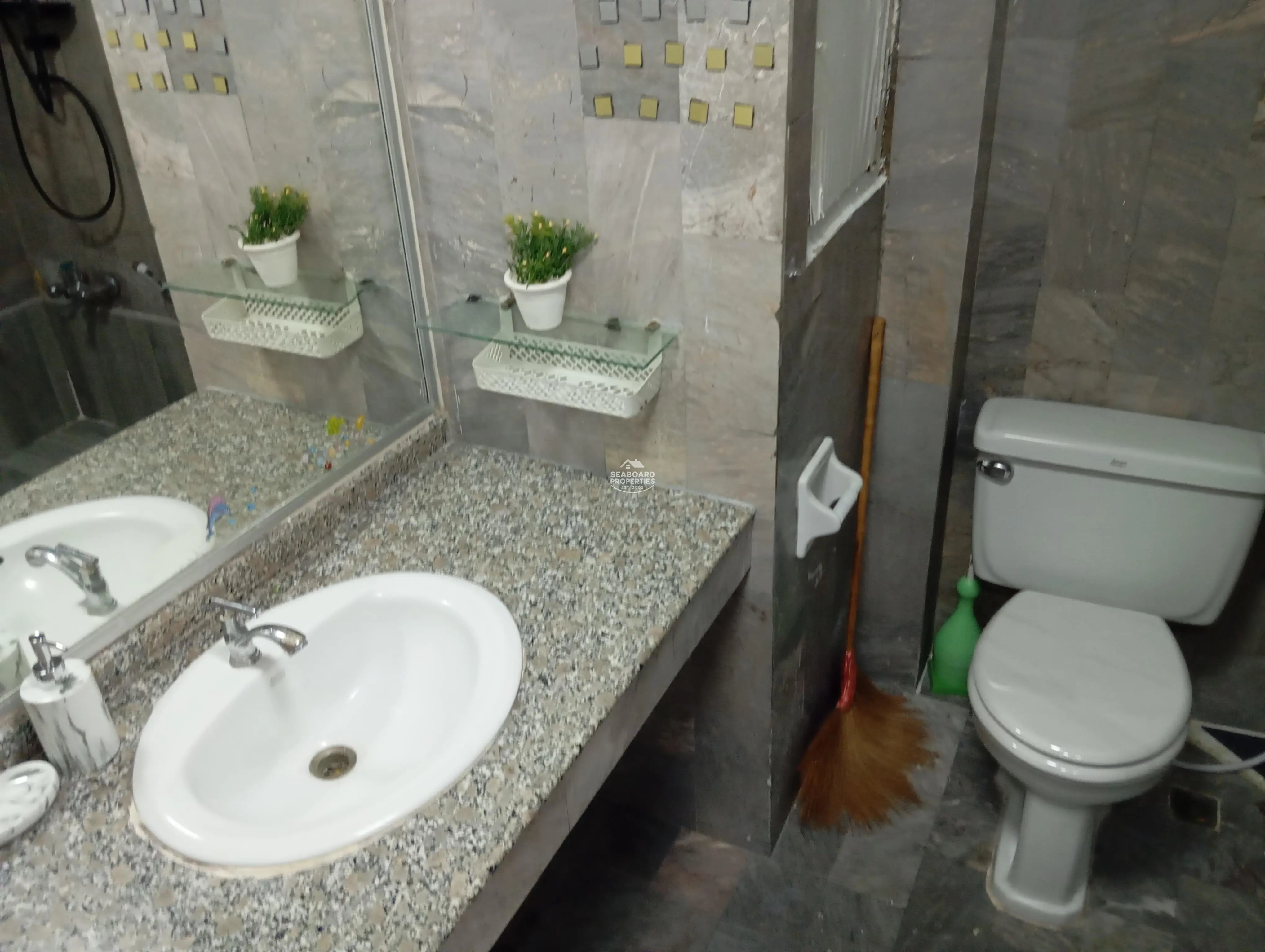 Nirun Grand Ville Condominium Bathroom Sink