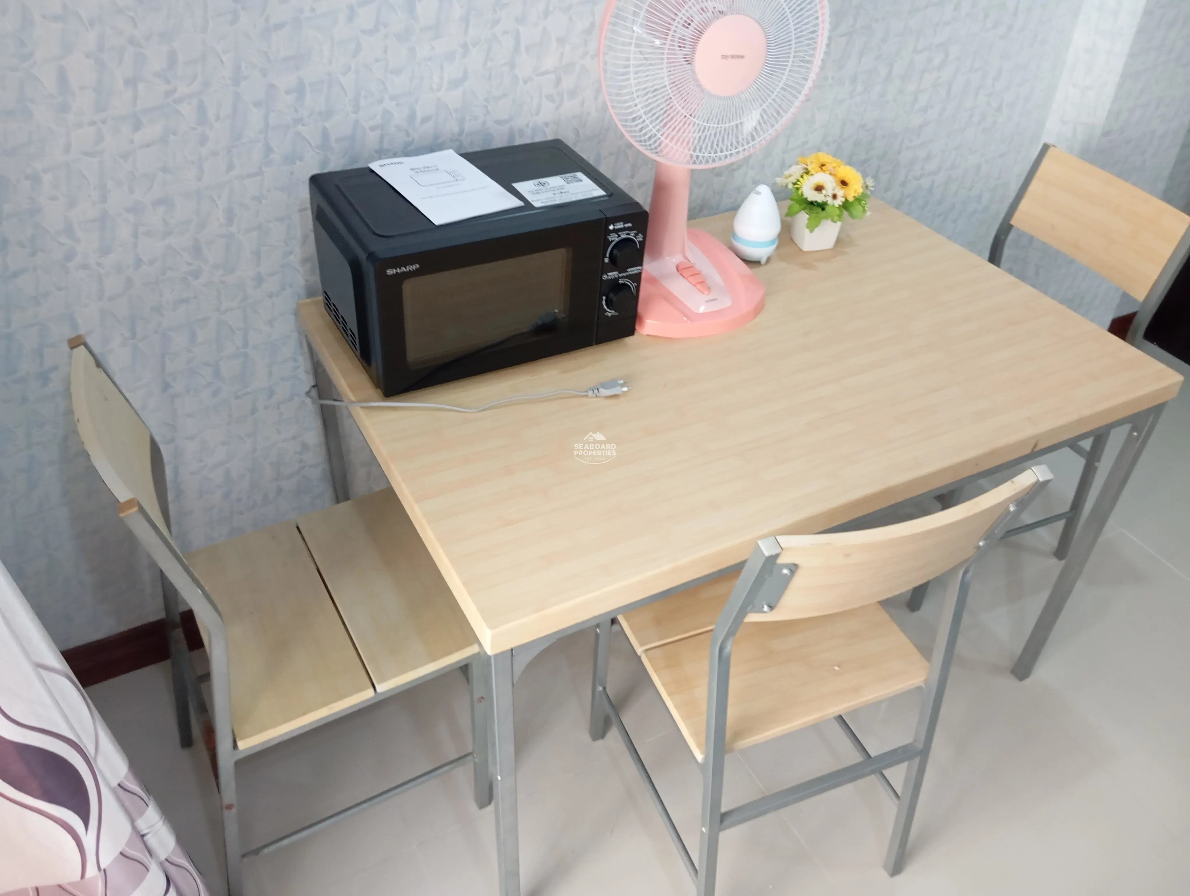 Nirun Grand Ville Condominium Dining Space